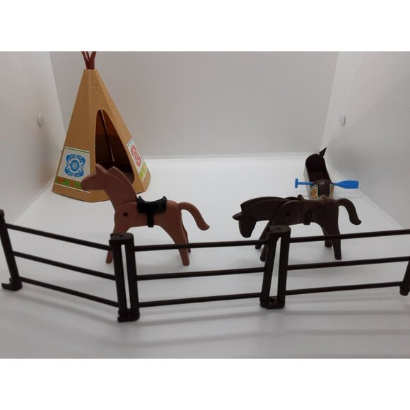Huge 50 pieces Playmobil 1974 Cowboy and Indians Lot Geobra, Horses, Wolf, Gun - Picture 4 of 8